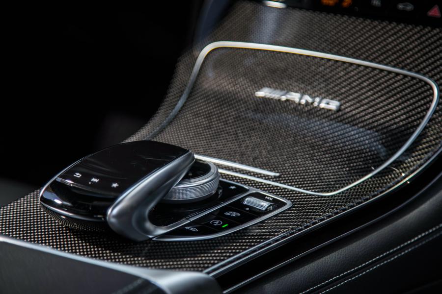 Детали интерьера Mercedes-AMG GLC63 4Matic+ (X253) 2018 года  (NA) (фото 4 из 47)